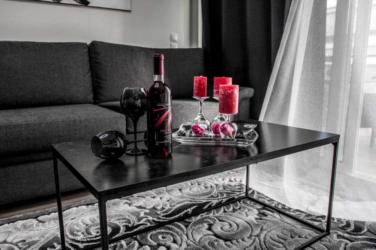 Escape Luxury Apartment ナフプリオ エクステリア 写真