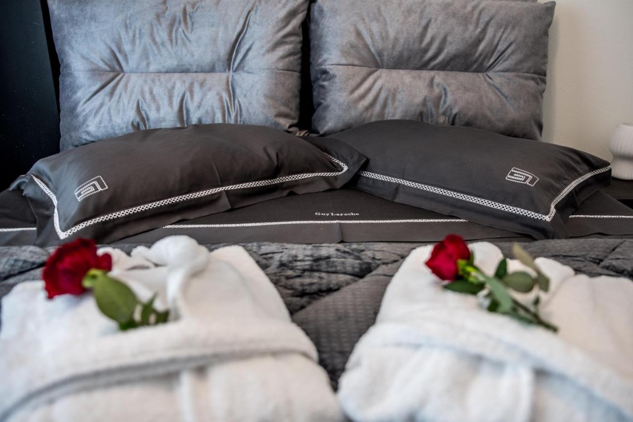 Escape Luxury Apartment ナフプリオ エクステリア 写真